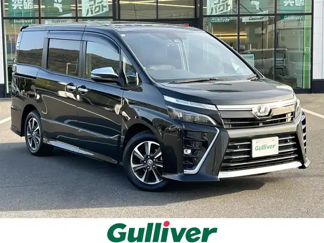 トヨタ ヴォクシー ZS 煌Ⅱ 岡山県 2019(令1)年 4万km イナズマスパーキングブラックガラスフレーク 後席モニター/WAC　/ETC/衝突軽減システム　/純正アルミホイール　/クルーズコントロール　/アイドリングストップ　/MTモード付AT　/レーンキープアシスト　/横滑り防止装置　/オートマチックハイビーム