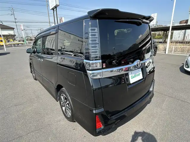 トヨタ ヴォクシー ZS 煌Ⅱ 岡山県 2019(令1)年 4万km イナズマスパーキングブラックガラスフレーク 後席モニター/WAC　/ETC/衝突軽減システム　/純正アルミホイール　/クルーズコントロール　/アイドリングストップ　/MTモード付AT　/レーンキープアシスト　/横滑り防止装置　/オートマチックハイビーム