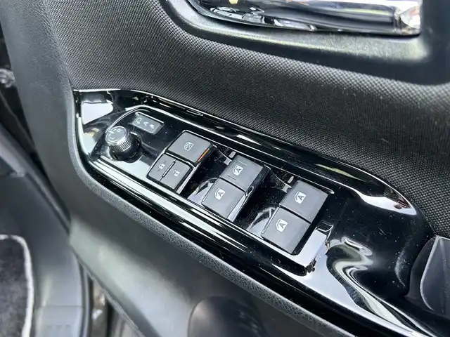 トヨタ ヴォクシー ZS 煌Ⅱ 岡山県 2019(令1)年 4万km イナズマスパーキングブラックガラスフレーク 後席モニター/WAC　/ETC/衝突軽減システム　/純正アルミホイール　/クルーズコントロール　/アイドリングストップ　/MTモード付AT　/レーンキープアシスト　/横滑り防止装置　/オートマチックハイビーム