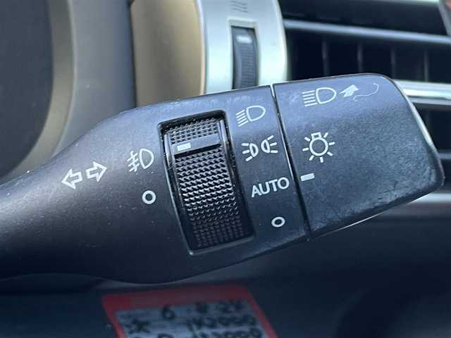 レクサス ＩＳ 300h Fスポーツ 三重県 2014(平26)年 14.1万km ホワイトノーヴァガラスフレーク 赤革　/純正ナビ　/１８インチアルミ　/レーダークルーズコントロール　/パドルシフト　/Ｂｌｕｅｌａｙ　/ＤＶＤ　/ＣＤ　/ＥＴＣ　/ワンオーナー　/パワーシート　/シートヒーター　/ＬＥＤヘッドライト　/フルセグＴＶ