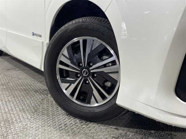 日産 セレナ e－パワー ハイウェイスター V 大阪府 2020(令2)年 4.2万km ブリリアントホワイトパール アルパイン９インチナビＴＶ　ＥＴＣ　バックカメラ　ドラレコ　プロパイロット　両側電動　ＬＥＤヘッドライト　ブラインドスポットモニター　コーナーセンサー　フォグランプ　オートライト　オートエアコン