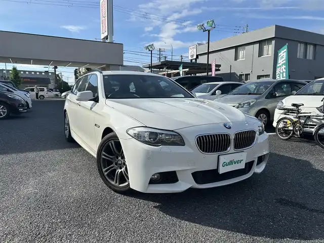 ＢＭＷ ５２８ｉ ツーリング 大阪府 2011(平23)年 7.7万km アルピンホワイトⅢ 純正ナビ/バックカメラ/ビルトインETC/純正１８インチAW/黒革シート/シートヒーター/革巻きステアリング/パドルシフト/クルーズコントロール/アイドリングストップ/コーナーセンサー/ルーフレール/社外マット/キセノンヘッドライト/フォグランプ/保証書/スマートキー