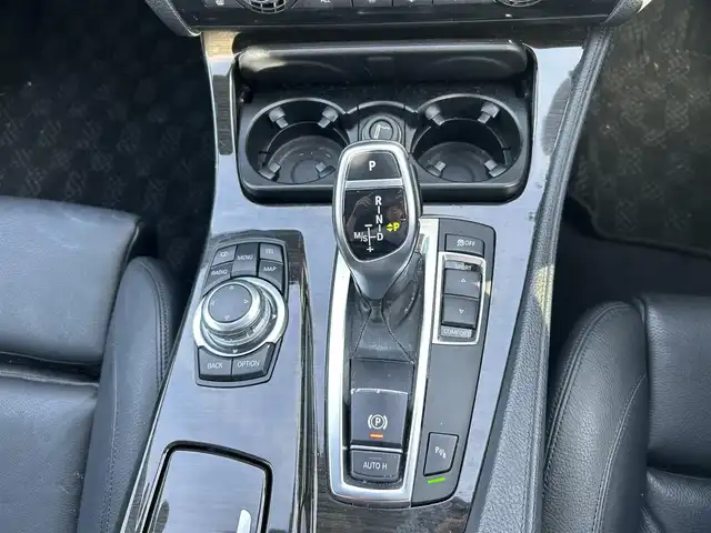 ＢＭＷ ５２８ｉ ツーリング 大阪府 2011(平23)年 7.7万km アルピンホワイトⅢ 純正ナビ/バックカメラ/ビルトインETC/純正１８インチAW/黒革シート/シートヒーター/革巻きステアリング/パドルシフト/クルーズコントロール/アイドリングストップ/コーナーセンサー/ルーフレール/社外マット/キセノンヘッドライト/フォグランプ/保証書/スマートキー