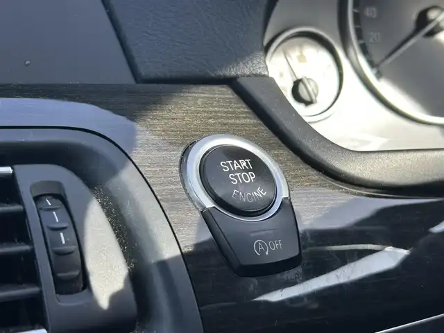 ＢＭＷ ５２８ｉ ツーリング 大阪府 2011(平23)年 7.7万km アルピンホワイトⅢ 純正ナビ/バックカメラ/ビルトインETC/純正１８インチAW/黒革シート/シートヒーター/革巻きステアリング/パドルシフト/クルーズコントロール/アイドリングストップ/コーナーセンサー/ルーフレール/社外マット/キセノンヘッドライト/フォグランプ/保証書/スマートキー