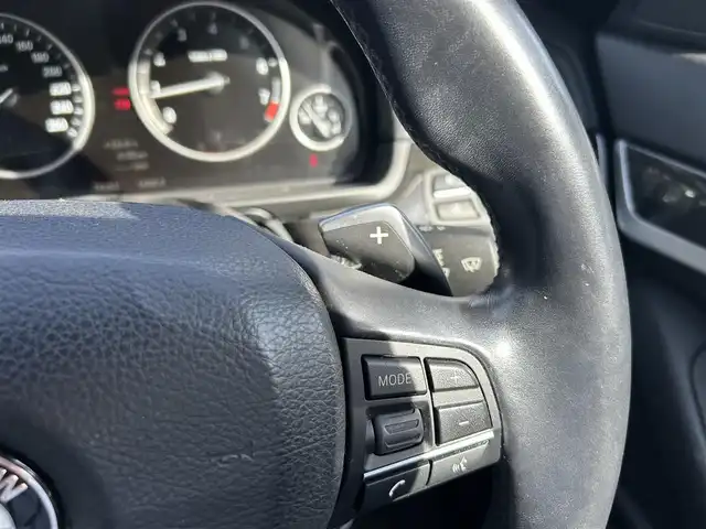 ＢＭＷ ５２８ｉ ツーリング 大阪府 2011(平23)年 7.7万km アルピンホワイトⅢ 純正ナビ/バックカメラ/ビルトインETC/純正１８インチAW/黒革シート/シートヒーター/革巻きステアリング/パドルシフト/クルーズコントロール/アイドリングストップ/コーナーセンサー/ルーフレール/社外マット/キセノンヘッドライト/フォグランプ/保証書/スマートキー