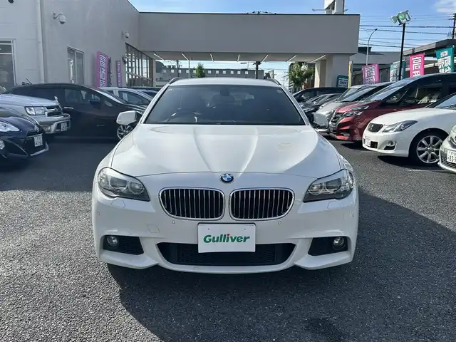 ＢＭＷ ５２８ｉ ツーリング 大阪府 2011(平23)年 7.7万km アルピンホワイトⅢ 純正ナビ/バックカメラ/ビルトインETC/純正１８インチAW/黒革シート/シートヒーター/革巻きステアリング/パドルシフト/クルーズコントロール/アイドリングストップ/コーナーセンサー/ルーフレール/社外マット/キセノンヘッドライト/フォグランプ/保証書/スマートキー
