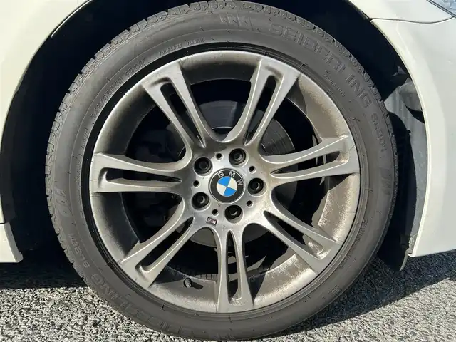 ＢＭＷ ５２８ｉ ツーリング 大阪府 2011(平23)年 7.7万km アルピンホワイトⅢ 純正ナビ/バックカメラ/ビルトインETC/純正１８インチAW/黒革シート/シートヒーター/革巻きステアリング/パドルシフト/クルーズコントロール/アイドリングストップ/コーナーセンサー/ルーフレール/社外マット/キセノンヘッドライト/フォグランプ/保証書/スマートキー