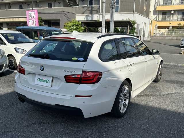 ＢＭＷ ５２８ｉ ツーリング 大阪府 2011(平23)年 7.7万km アルピンホワイトⅢ 純正ナビ/バックカメラ/ビルトインETC/純正１８インチAW/黒革シート/シートヒーター/革巻きステアリング/パドルシフト/クルーズコントロール/アイドリングストップ/コーナーセンサー/ルーフレール/社外マット/キセノンヘッドライト/フォグランプ/保証書/スマートキー