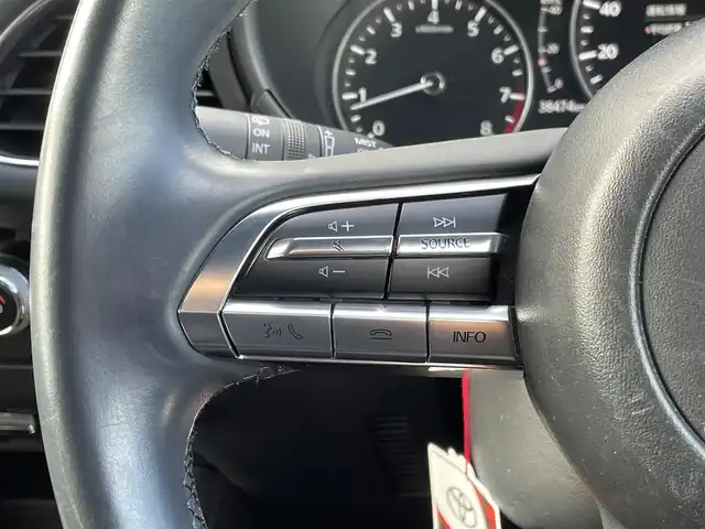 マツダ マツダ３ファストバック 15S ツーリング 山梨県 2020(令2)年 3.9万km スノーフレイクホワイトパールマイカ ワンオーナー/純正ナビ/純正CD/DVD/Bluetooth接続/フルセグTV/ETC/ミラー一体型ドライブレコーダー/電動パーキングブレーキ/ブレーキホールド/アダプティブクルーズコントロール/ステアリングスイッチ/スペアキー/取扱説明書/保証書