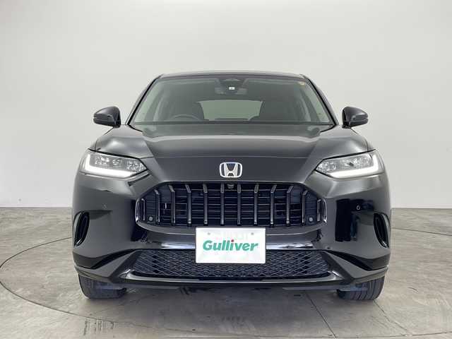 ホンダ ＺＲ－Ｖ ハイブリッド e:HEV Z 兵庫県 2023(令5)年 3.8万km クリスタルブラックパール ・Honda SENSING/・衝突軽減ブレーキ（CMBS）/・先行車発進お知らせ機能/・歩行者事故低減ステアリング/・路外逸脱抑制機能/・標識認識機能/・渋滞追従機能付アダプティブクルーズコントロール（ACC）/・車線維持支援システム（LKAS）/・トラフィックジャムアシスト（渋滞運転支援機能）/・ブラインドスポットインフォメーション/・誤発進抑制機能/・後方誤発進抑制機能/・近距離衝突軽減ブレーキ/・パーキングセンサーシステム/・アダプティブドライビングビーム/・マルチビューカメラシステム/・Honda CONNECTディスプレー/フルセグ/BT/USB/スマホ連携/・ビルトインETC2.0/・パドルシフト/・ステアリングヒーター/・ワイヤレス充電器/・本革シート/・前席パワーシート/・運転席＆助手席シートヒーター/・BOSEプレミアムサウンドシステム(12スピーカー)/・プラズマクラスター/・ハンズフリーアクセスパワーテールゲート/・18インチアルミホイール