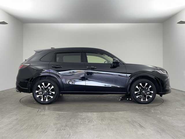 ホンダ ＺＲ－Ｖ ハイブリッド e:HEV Z 兵庫県 2023(令5)年 3.8万km クリスタルブラックパール ・Honda SENSING/・衝突軽減ブレーキ（CMBS）/・先行車発進お知らせ機能/・歩行者事故低減ステアリング/・路外逸脱抑制機能/・標識認識機能/・渋滞追従機能付アダプティブクルーズコントロール（ACC）/・車線維持支援システム（LKAS）/・トラフィックジャムアシスト（渋滞運転支援機能）/・ブラインドスポットインフォメーション/・誤発進抑制機能/・後方誤発進抑制機能/・近距離衝突軽減ブレーキ/・パーキングセンサーシステム/・アダプティブドライビングビーム/・マルチビューカメラシステム/・Honda CONNECTディスプレー/フルセグ/BT/USB/スマホ連携/・ビルトインETC2.0/・パドルシフト/・ステアリングヒーター/・ワイヤレス充電器/・本革シート/・前席パワーシート/・運転席＆助手席シートヒーター/・BOSEプレミアムサウンドシステム(12スピーカー)/・プラズマクラスター/・ハンズフリーアクセスパワーテールゲート/・18インチアルミホイール