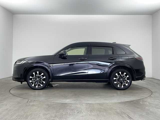 ホンダ ＺＲ－Ｖ ハイブリッド e:HEV Z 兵庫県 2023(令5)年 3.8万km クリスタルブラックパール ・Honda SENSING/・衝突軽減ブレーキ（CMBS）/・先行車発進お知らせ機能/・歩行者事故低減ステアリング/・路外逸脱抑制機能/・標識認識機能/・渋滞追従機能付アダプティブクルーズコントロール（ACC）/・車線維持支援システム（LKAS）/・トラフィックジャムアシスト（渋滞運転支援機能）/・ブラインドスポットインフォメーション/・誤発進抑制機能/・後方誤発進抑制機能/・近距離衝突軽減ブレーキ/・パーキングセンサーシステム/・アダプティブドライビングビーム/・マルチビューカメラシステム/・Honda CONNECTディスプレー/フルセグ/BT/USB/スマホ連携/・ビルトインETC2.0/・パドルシフト/・ステアリングヒーター/・ワイヤレス充電器/・本革シート/・前席パワーシート/・運転席＆助手席シートヒーター/・BOSEプレミアムサウンドシステム(12スピーカー)/・プラズマクラスター/・ハンズフリーアクセスパワーテールゲート/・18インチアルミホイール
