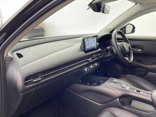 ホンダ ＺＲ－Ｖ ハイブリッド e:HEV Z 兵庫県 2023(令5)年 3.8万km クリスタルブラックパール ・Honda SENSING/・衝突軽減ブレーキ（CMBS）/・先行車発進お知らせ機能/・歩行者事故低減ステアリング/・路外逸脱抑制機能/・標識認識機能/・渋滞追従機能付アダプティブクルーズコントロール（ACC）/・車線維持支援システム（LKAS）/・トラフィックジャムアシスト（渋滞運転支援機能）/・ブラインドスポットインフォメーション/・誤発進抑制機能/・後方誤発進抑制機能/・近距離衝突軽減ブレーキ/・パーキングセンサーシステム/・アダプティブドライビングビーム/・マルチビューカメラシステム/・Honda CONNECTディスプレー/フルセグ/BT/USB/スマホ連携/・ビルトインETC2.0/・パドルシフト/・ステアリングヒーター/・ワイヤレス充電器/・本革シート/・前席パワーシート/・運転席＆助手席シートヒーター/・BOSEプレミアムサウンドシステム(12スピーカー)/・プラズマクラスター/・ハンズフリーアクセスパワーテールゲート/・18インチアルミホイール