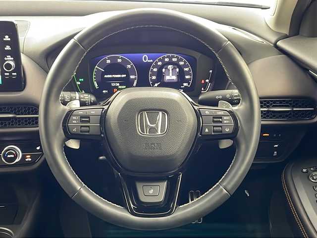 ホンダ ＺＲ－Ｖ ハイブリッド e:HEV Z 兵庫県 2023(令5)年 3.8万km クリスタルブラックパール ・Honda SENSING/・衝突軽減ブレーキ（CMBS）/・先行車発進お知らせ機能/・歩行者事故低減ステアリング/・路外逸脱抑制機能/・標識認識機能/・渋滞追従機能付アダプティブクルーズコントロール（ACC）/・車線維持支援システム（LKAS）/・トラフィックジャムアシスト（渋滞運転支援機能）/・ブラインドスポットインフォメーション/・誤発進抑制機能/・後方誤発進抑制機能/・近距離衝突軽減ブレーキ/・パーキングセンサーシステム/・アダプティブドライビングビーム/・マルチビューカメラシステム/・Honda CONNECTディスプレー/フルセグ/BT/USB/スマホ連携/・ビルトインETC2.0/・パドルシフト/・ステアリングヒーター/・ワイヤレス充電器/・本革シート/・前席パワーシート/・運転席＆助手席シートヒーター/・BOSEプレミアムサウンドシステム(12スピーカー)/・プラズマクラスター/・ハンズフリーアクセスパワーテールゲート/・18インチアルミホイール
