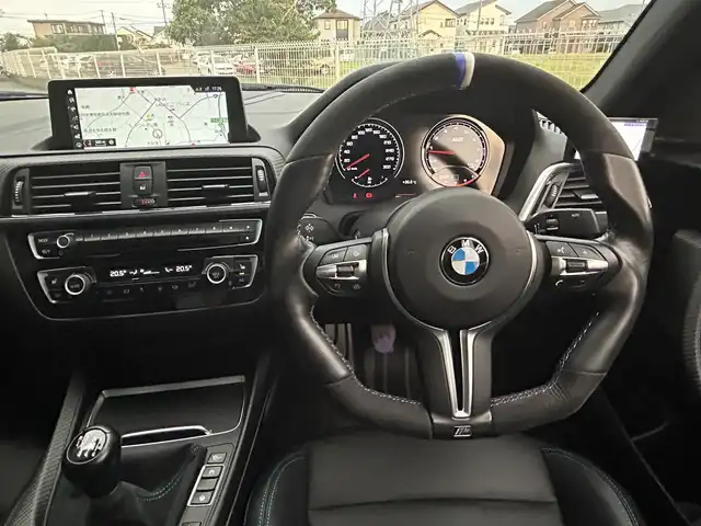 ＢＭＷ Ｍ２ コンペティション 茨城県 2019(令1)年 2.3万km ホッケンハイムシルバー 禁煙車/純正HDDナビ/バックカメラ/ETC/純正ドライブレコーダー/REMUSマフラー/3D Designスポーツステアリング/BMW Studieワイドルームミラー/harman/kardonサウンドシステム/3.0L直6エンジン(アルミ合金製クランクケース)/BMW Mツインターボテクノロジー/パラレルツインターボチャージャー/高精度ダイレクトインジェクションシステム/バルブトロニック/ダブルVANOS/アクティブMディファレンシャル/Mスポーツブレーキシステム/MライトアロイホイールYスポークスタイリング788M(鍛造)/衝突回避・被害軽減ブレーキ/前車接近警告機能/レーンディパーチャーウォーニング/フロント・リヤPDC/クルーズコントロール/アダプティブLEDヘッドライト/オートライト/レインセンサー/リヤフォグランプ/ダコタレザーMスポーツシート/前席パワーシート・シートヒーター/運転席ポジションメモリー/ステアリングスイッチ/ドライブモード(SPORT PLUS・SPORT・CONFORT)/純正フロアマット/プッシュスタート/M・ドアミラー(リバース連動機能付)/新車保証書・取扱説明書/スペアキー