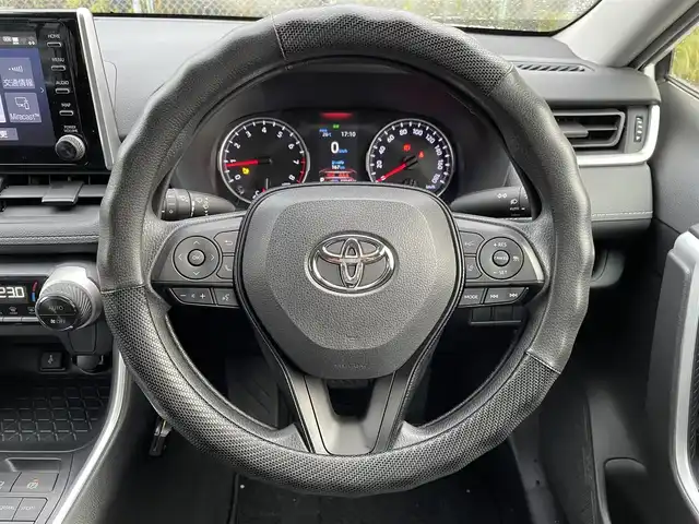トヨタ ＲＡＶ４ X 福岡県 2020(令2)年 3.3万km ホワイトパールクリスタルシャイン 純正8インチディスプレイオーディオナビバックカメラトヨタセーフティセンスコーナーセンサーBSMUSBポートレーダークルコンデジタルインナーミラーETC純正フロアマット純正LEDヘッドライトスマートキープッシュスタート