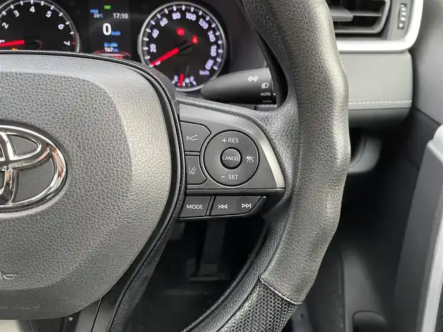 トヨタ ＲＡＶ４ X 福岡県 2020(令2)年 3.3万km ホワイトパールクリスタルシャイン 純正8インチディスプレイオーディオナビバックカメラトヨタセーフティセンスコーナーセンサーBSMUSBポートレーダークルコンデジタルインナーミラーETC純正フロアマット純正LEDヘッドライトスマートキープッシュスタート