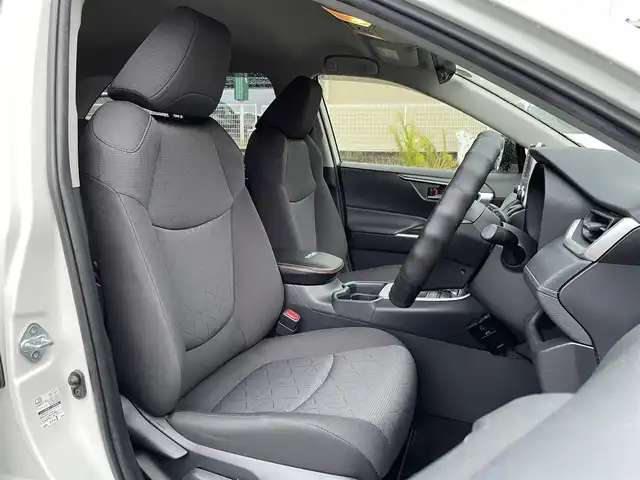 トヨタ ＲＡＶ４ X 福岡県 2020(令2)年 3.3万km ホワイトパールクリスタルシャイン 純正8インチディスプレイオーディオナビバックカメラトヨタセーフティセンスコーナーセンサーBSMUSBポートレーダークルコンデジタルインナーミラーETC純正フロアマット純正LEDヘッドライトスマートキープッシュスタート