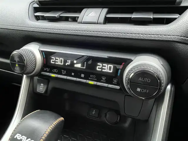 トヨタ ＲＡＶ４ X 福岡県 2020(令2)年 3.3万km ホワイトパールクリスタルシャイン 純正8インチディスプレイオーディオナビバックカメラトヨタセーフティセンスコーナーセンサーBSMUSBポートレーダークルコンデジタルインナーミラーETC純正フロアマット純正LEDヘッドライトスマートキープッシュスタート