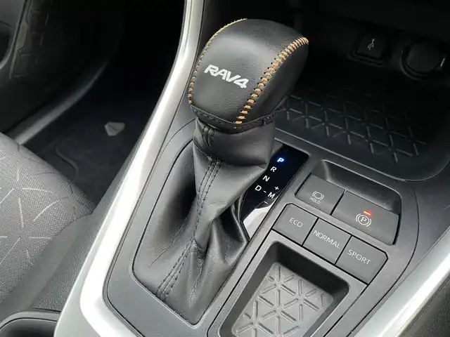 トヨタ ＲＡＶ４ X 福岡県 2020(令2)年 3.3万km ホワイトパールクリスタルシャイン 純正8インチディスプレイオーディオナビバックカメラトヨタセーフティセンスコーナーセンサーBSMUSBポートレーダークルコンデジタルインナーミラーETC純正フロアマット純正LEDヘッドライトスマートキープッシュスタート