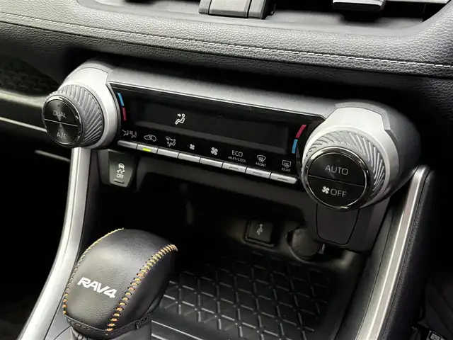 トヨタ ＲＡＶ４ X 大分県 2020(令2)年 3.4万km ホワイトパールクリスタルシャイン ・純正8インチディスプレイオーディオナビ/・バックカメラ/・トヨタセーフティセンス/・コーナーセンサー/・BSM/・USBポート/・レーダークルコン/・デジタルインナーミラー/・ETC/・純正フロアマット/・純正LEDヘッドライト/・スマートキー/・プッシュスタート