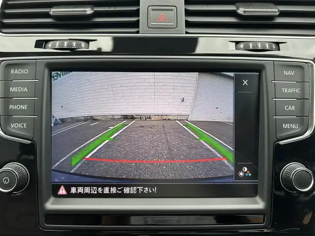 フォルクスワーゲン ゴルフ TSI ハイライン BMテクノ 新潟県 2014(平26)年 5.5万km 黒 衝突軽減/MT付き革巻きステアリング/レザーシート/クルーズコントロール追従有/アイドリングストップ/スペアキー1本/ETC/シートヒーターDN席/パワーシートD席/バックカメラ/ディーラーオプションメモリナビ/（フルセグ、Bluetooth、CD/DVD、AM/FM）/横滑り防止/レーンキープアシスト/キセノンヘッドライト/オートライト/純正フロアマット/純正アルミホイール