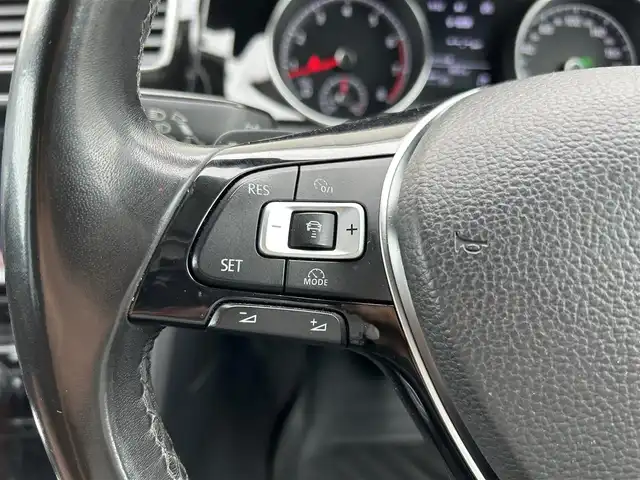 フォルクスワーゲン ゴルフ TSI ハイライン BMテクノ 新潟県 2014(平26)年 5.5万km 黒 衝突軽減/MT付き革巻きステアリング/レザーシート/クルーズコントロール追従有/アイドリングストップ/スペアキー1本/ETC/シートヒーターDN席/パワーシートD席/バックカメラ/ディーラーオプションメモリナビ/（フルセグ、Bluetooth、CD/DVD、AM/FM）/横滑り防止/レーンキープアシスト/キセノンヘッドライト/オートライト/純正フロアマット/純正アルミホイール