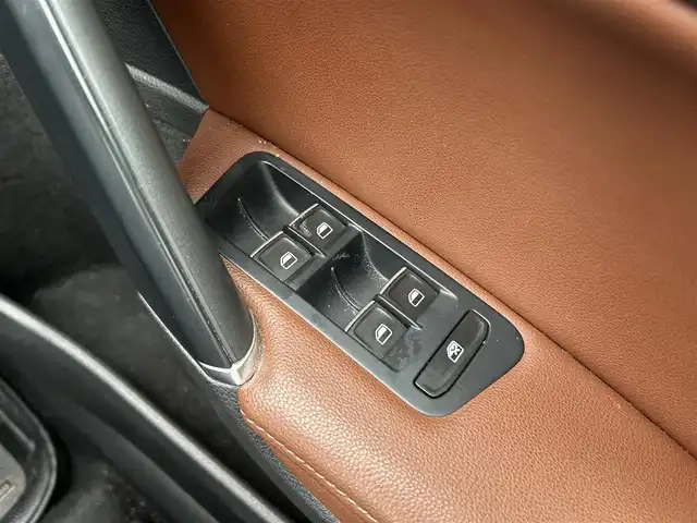 フォルクスワーゲン ゴルフ TSI ハイライン BMテクノ 新潟県 2014(平26)年 5.5万km 黒 衝突軽減/MT付き革巻きステアリング/レザーシート/クルーズコントロール追従有/アイドリングストップ/スペアキー1本/ETC/シートヒーターDN席/パワーシートD席/バックカメラ/ディーラーオプションメモリナビ/（フルセグ、Bluetooth、CD/DVD、AM/FM）/横滑り防止/レーンキープアシスト/キセノンヘッドライト/オートライト/純正フロアマット/純正アルミホイール