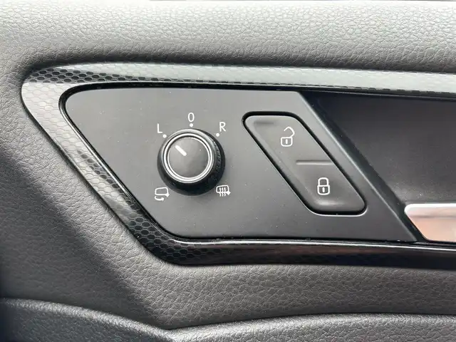 フォルクスワーゲン ゴルフ TSI ハイライン BMテクノ 新潟県 2014(平26)年 5.5万km 黒 衝突軽減/MT付き革巻きステアリング/レザーシート/クルーズコントロール追従有/アイドリングストップ/スペアキー1本/ETC/シートヒーターDN席/パワーシートD席/バックカメラ/ディーラーオプションメモリナビ/（フルセグ、Bluetooth、CD/DVD、AM/FM）/横滑り防止/レーンキープアシスト/キセノンヘッドライト/オートライト/純正フロアマット/純正アルミホイール