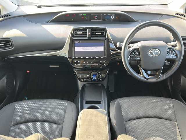 トヨタ プリウス 岐阜県 2020(令2)年 3.7万km パール 登録時走行距離36420ｋｍ/純正９インチナビ/バックカメラ/フルセグテレビ/デジタルインナーミラー/衝突軽減システム/レーダークルーズコントロール/ドライブレコーダー/ビルトインＥＴＣ/純正フロアマット/純正アルミホイール/LEDヘッドライト/Bluetooth/コーナーセンサー/フォグライト/禁煙車/横滑り防止装置/スマートキー/プッシュスタート/オートライト/オートハイビーム