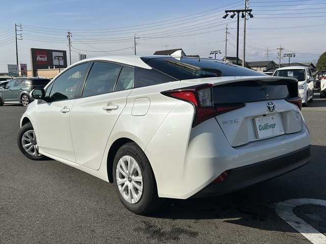 トヨタ プリウス 岐阜県 2020(令2)年 3.7万km パール 登録時走行距離36420ｋｍ/純正９インチナビ/バックカメラ/フルセグテレビ/デジタルインナーミラー/衝突軽減システム/レーダークルーズコントロール/ドライブレコーダー/ビルトインＥＴＣ/純正フロアマット/純正アルミホイール/LEDヘッドライト/Bluetooth/コーナーセンサー/フォグライト/禁煙車/横滑り防止装置/スマートキー/プッシュスタート/オートライト/オートハイビーム