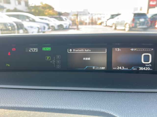 トヨタ プリウス 岐阜県 2020(令2)年 3.7万km パール 登録時走行距離36420ｋｍ/純正９インチナビ/バックカメラ/フルセグテレビ/デジタルインナーミラー/衝突軽減システム/レーダークルーズコントロール/ドライブレコーダー/ビルトインＥＴＣ/純正フロアマット/純正アルミホイール/LEDヘッドライト/Bluetooth/コーナーセンサー/フォグライト/禁煙車/横滑り防止装置/スマートキー/プッシュスタート/オートライト/オートハイビーム