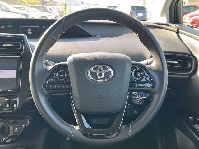 トヨタ プリウス 岐阜県 2020(令2)年 3.7万km パール 登録時走行距離36420ｋｍ/純正９インチナビ/バックカメラ/フルセグテレビ/デジタルインナーミラー/衝突軽減システム/レーダークルーズコントロール/ドライブレコーダー/ビルトインＥＴＣ/純正フロアマット/純正アルミホイール/LEDヘッドライト/Bluetooth/コーナーセンサー/フォグライト/禁煙車/横滑り防止装置/スマートキー/プッシュスタート/オートライト/オートハイビーム