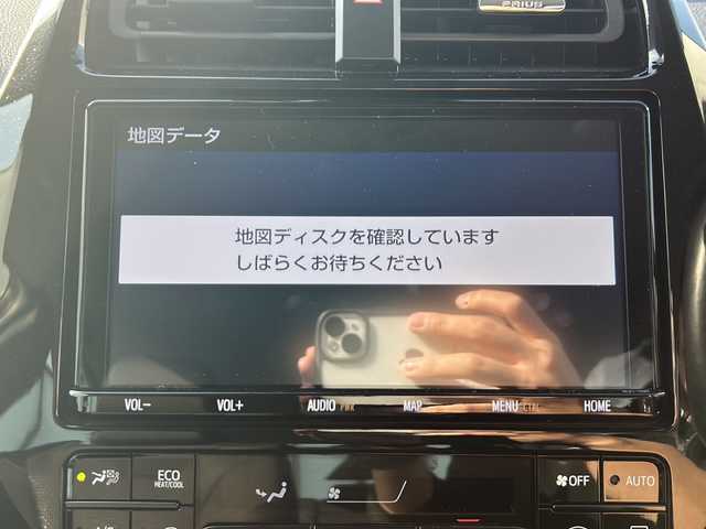 トヨタ プリウス 岐阜県 2020(令2)年 3.7万km パール 登録時走行距離36420ｋｍ/純正９インチナビ/バックカメラ/フルセグテレビ/デジタルインナーミラー/衝突軽減システム/レーダークルーズコントロール/ドライブレコーダー/ビルトインＥＴＣ/純正フロアマット/純正アルミホイール/LEDヘッドライト/Bluetooth/コーナーセンサー/フォグライト/禁煙車/横滑り防止装置/スマートキー/プッシュスタート/オートライト/オートハイビーム