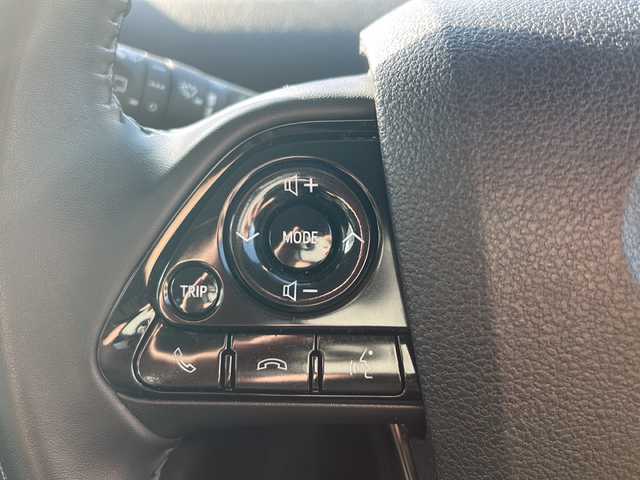 トヨタ プリウス 岐阜県 2020(令2)年 3.7万km パール 登録時走行距離36420ｋｍ/純正９インチナビ/バックカメラ/フルセグテレビ/デジタルインナーミラー/衝突軽減システム/レーダークルーズコントロール/ドライブレコーダー/ビルトインＥＴＣ/純正フロアマット/純正アルミホイール/LEDヘッドライト/Bluetooth/コーナーセンサー/フォグライト/禁煙車/横滑り防止装置/スマートキー/プッシュスタート/オートライト/オートハイビーム