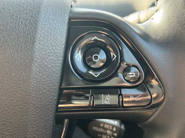 トヨタ プリウス 岐阜県 2020(令2)年 3.7万km パール 登録時走行距離36420ｋｍ/純正９インチナビ/バックカメラ/フルセグテレビ/デジタルインナーミラー/衝突軽減システム/レーダークルーズコントロール/ドライブレコーダー/ビルトインＥＴＣ/純正フロアマット/純正アルミホイール/LEDヘッドライト/Bluetooth/コーナーセンサー/フォグライト/禁煙車/横滑り防止装置/スマートキー/プッシュスタート/オートライト/オートハイビーム