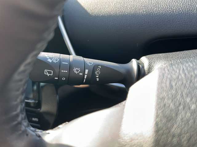 トヨタ プリウス 岐阜県 2020(令2)年 3.7万km パール 登録時走行距離36420ｋｍ/純正９インチナビ/バックカメラ/フルセグテレビ/デジタルインナーミラー/衝突軽減システム/レーダークルーズコントロール/ドライブレコーダー/ビルトインＥＴＣ/純正フロアマット/純正アルミホイール/LEDヘッドライト/Bluetooth/コーナーセンサー/フォグライト/禁煙車/横滑り防止装置/スマートキー/プッシュスタート/オートライト/オートハイビーム