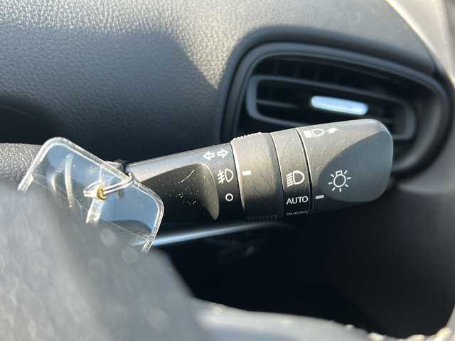 トヨタ プリウス 岐阜県 2020(令2)年 3.7万km パール 登録時走行距離36420ｋｍ/純正９インチナビ/バックカメラ/フルセグテレビ/デジタルインナーミラー/衝突軽減システム/レーダークルーズコントロール/ドライブレコーダー/ビルトインＥＴＣ/純正フロアマット/純正アルミホイール/LEDヘッドライト/Bluetooth/コーナーセンサー/フォグライト/禁煙車/横滑り防止装置/スマートキー/プッシュスタート/オートライト/オートハイビーム