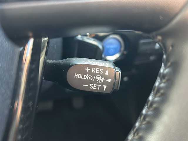 トヨタ プリウス 岐阜県 2020(令2)年 3.7万km パール 登録時走行距離36420ｋｍ/純正９インチナビ/バックカメラ/フルセグテレビ/デジタルインナーミラー/衝突軽減システム/レーダークルーズコントロール/ドライブレコーダー/ビルトインＥＴＣ/純正フロアマット/純正アルミホイール/LEDヘッドライト/Bluetooth/コーナーセンサー/フォグライト/禁煙車/横滑り防止装置/スマートキー/プッシュスタート/オートライト/オートハイビーム