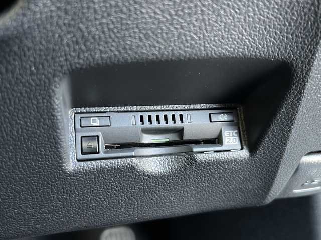 トヨタ プリウス 岐阜県 2020(令2)年 3.7万km パール 登録時走行距離36420ｋｍ/純正９インチナビ/バックカメラ/フルセグテレビ/デジタルインナーミラー/衝突軽減システム/レーダークルーズコントロール/ドライブレコーダー/ビルトインＥＴＣ/純正フロアマット/純正アルミホイール/LEDヘッドライト/Bluetooth/コーナーセンサー/フォグライト/禁煙車/横滑り防止装置/スマートキー/プッシュスタート/オートライト/オートハイビーム