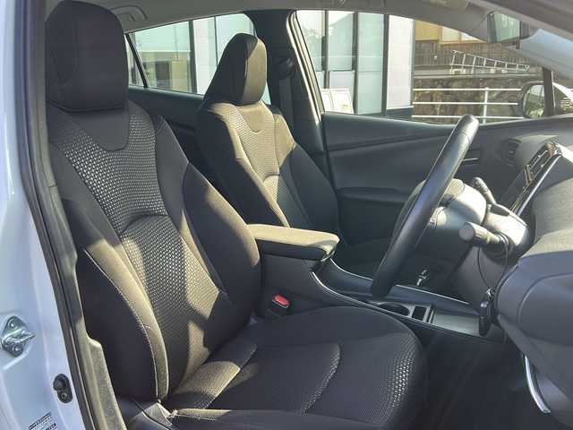 トヨタ プリウス 岐阜県 2020(令2)年 3.7万km パール 登録時走行距離36420ｋｍ/純正９インチナビ/バックカメラ/フルセグテレビ/デジタルインナーミラー/衝突軽減システム/レーダークルーズコントロール/ドライブレコーダー/ビルトインＥＴＣ/純正フロアマット/純正アルミホイール/LEDヘッドライト/Bluetooth/コーナーセンサー/フォグライト/禁煙車/横滑り防止装置/スマートキー/プッシュスタート/オートライト/オートハイビーム