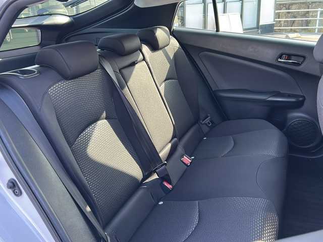 トヨタ プリウス 岐阜県 2020(令2)年 3.7万km パール 登録時走行距離36420ｋｍ/純正９インチナビ/バックカメラ/フルセグテレビ/デジタルインナーミラー/衝突軽減システム/レーダークルーズコントロール/ドライブレコーダー/ビルトインＥＴＣ/純正フロアマット/純正アルミホイール/LEDヘッドライト/Bluetooth/コーナーセンサー/フォグライト/禁煙車/横滑り防止装置/スマートキー/プッシュスタート/オートライト/オートハイビーム