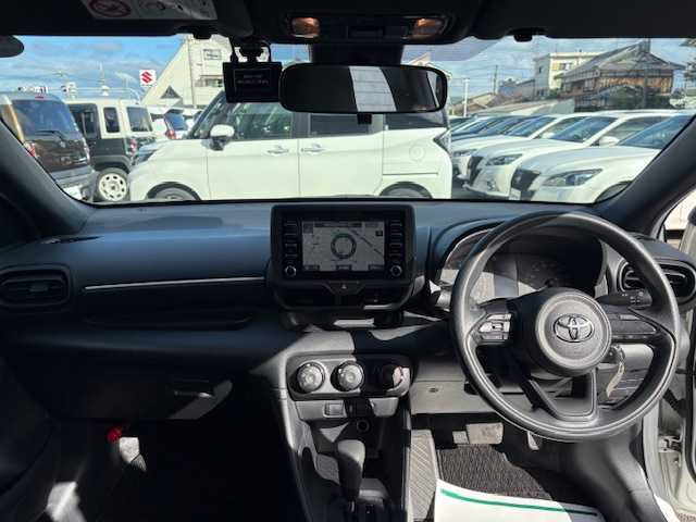 トヨタ ヤリス X 大阪府 2020(令2)年 2.7万km スーパーホワイトⅡ 純正ディスプレイオーディオ/Bluetooth/ナビ/USB/Miracast/バックカメラ/トヨタセーフティセンス/前後ドライブレコーダー/ステアリングスイッチ/リモコンキー/電動格納ミラー