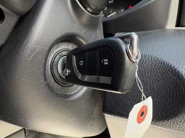 トヨタ ヤリス X 大阪府 2020(令2)年 2.7万km スーパーホワイトⅡ 純正ディスプレイオーディオ/Bluetooth/ナビ/USB/Miracast/バックカメラ/トヨタセーフティセンス/前後ドライブレコーダー/ステアリングスイッチ/リモコンキー/電動格納ミラー