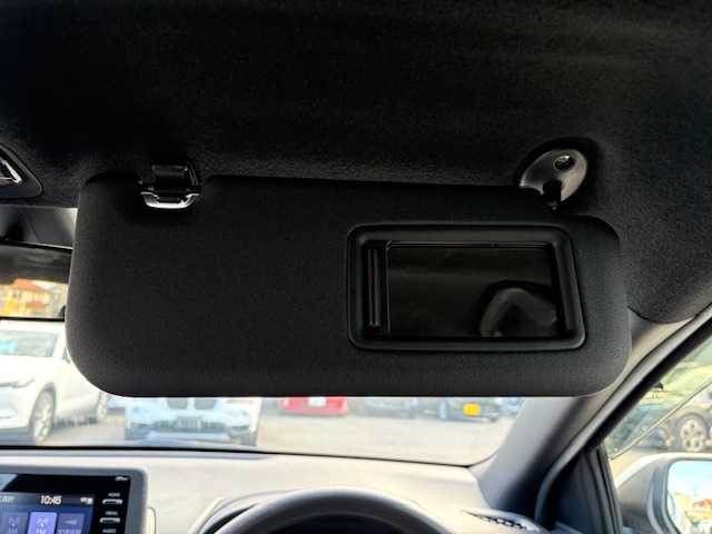 トヨタ ヤリス X 大阪府 2020(令2)年 2.7万km スーパーホワイトⅡ 純正ディスプレイオーディオ/Bluetooth/ナビ/USB/Miracast/バックカメラ/トヨタセーフティセンス/前後ドライブレコーダー/ステアリングスイッチ/リモコンキー/電動格納ミラー