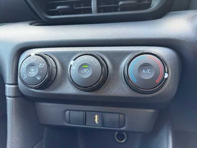 トヨタ ヤリス X 大阪府 2020(令2)年 2.7万km スーパーホワイトⅡ 純正ディスプレイオーディオ/Bluetooth/ナビ/USB/Miracast/バックカメラ/トヨタセーフティセンス/前後ドライブレコーダー/ステアリングスイッチ/リモコンキー/電動格納ミラー