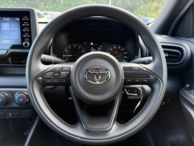 トヨタ ヤリス X 大阪府 2020(令2)年 2.7万km スーパーホワイトⅡ 純正ディスプレイオーディオ/Bluetooth/ナビ/USB/Miracast/バックカメラ/トヨタセーフティセンス/前後ドライブレコーダー/ステアリングスイッチ/リモコンキー/電動格納ミラー