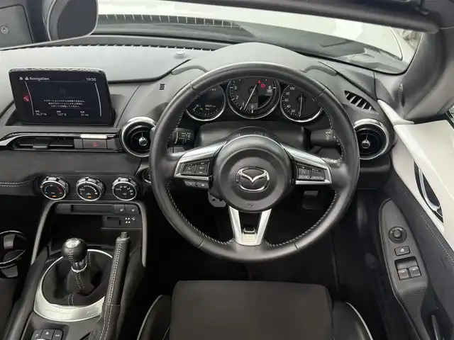 マツダ ロードスター RS 愛知県 2022(令4)年 3.3万km スノーフレイクホワイトパールマイカ /禁煙車//BOSEサウンドシステム//マツダスピードエアロ//マツダスピードストラッドタワーバー//インダクションサウンドエンサー//純正リアスポイラー//アルカンターラコンソールリッド・シフトブーツ//ドアデコレーションパネル・インパネデコレーション//フューエルフィラーデカール//ディスプレイオーディオ//フルセグ/Bluetooth/USB/CD/DVD/AUX//CarPlay/AndroidAuto//バックカメラ//ETC//RECAROシート//シートヒーター//スマートシティーブレーキサポート//ブラインドスポットモニター//車線逸脱警報システム//パーキングセンサー//クルーズコントロール//ビルシュタインショックアブソーバー//純正16インチアルミホイール//DSC//LEDオートヘッドライト//ハイビームコントロール//LEDアクセサリーランプ//フットランプ＆イルミネーション//カミングホームライト/リービングホームライト//プッシュスタート//スペアスマートキー//革巻きステアリング//ステアリモコン//チルト&テレスコピックステアリング//純正フロアマット//オートワイパー//自動防眩ミラー/純正親水ブルーミラー//保証書/取扱説明書//点検整備記録簿R4.7