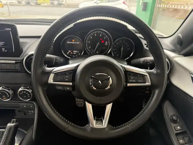 マツダ ロードスター RS 愛知県 2022(令4)年 3.3万km スノーフレイクホワイトパールマイカ /禁煙車//BOSEサウンドシステム//マツダスピードエアロ//マツダスピードストラッドタワーバー//インダクションサウンドエンサー//純正リアスポイラー//アルカンターラコンソールリッド・シフトブーツ//ドアデコレーションパネル・インパネデコレーション//フューエルフィラーデカール//ディスプレイオーディオ//フルセグ/Bluetooth/USB/CD/DVD/AUX//CarPlay/AndroidAuto//バックカメラ//ETC//RECAROシート//シートヒーター//スマートシティーブレーキサポート//ブラインドスポットモニター//車線逸脱警報システム//パーキングセンサー//クルーズコントロール//ビルシュタインショックアブソーバー//純正16インチアルミホイール//DSC//LEDオートヘッドライト//ハイビームコントロール//LEDアクセサリーランプ//フットランプ＆イルミネーション//カミングホームライト/リービングホームライト//プッシュスタート//スペアスマートキー//革巻きステアリング//ステアリモコン//チルト&テレスコピックステアリング//純正フロアマット//オートワイパー//自動防眩ミラー/純正親水ブルーミラー//保証書/取扱説明書//点検整備記録簿R4.7
