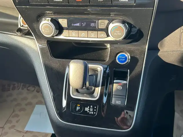日産 セレナ e－パワー ハイウェイスター V 大阪府 2020(令2)年 6.6万km ダイヤモンドブラック 純正ナビ /ビルトインETC /プロパイロット /アラウンドビュー /シートヒーター /ドライブレコーダー /両側パワースライドドア /LEDヘッドライト /クルーズコントロール /フルセグTV /15インチ純正アルミホイール